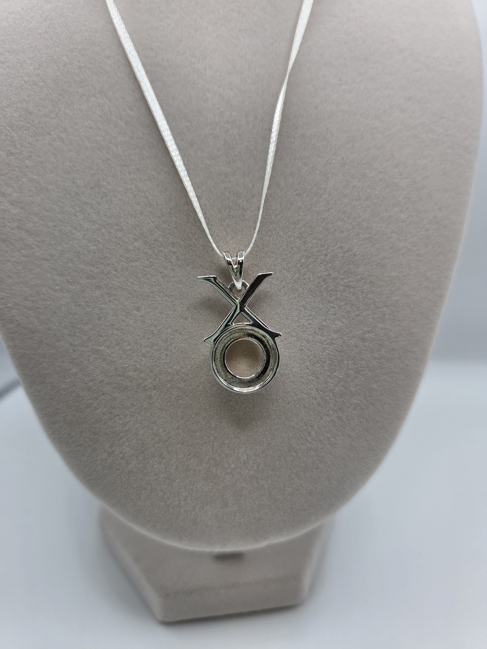 Kameleon Sterling Silver XO Circle Pendant